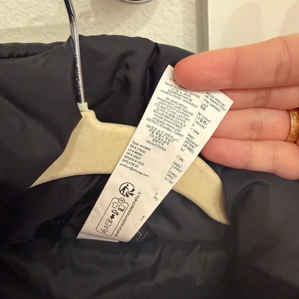 Alo Yoga Gold Rush Puffer in Black Size Medium - Picture 8 of 9